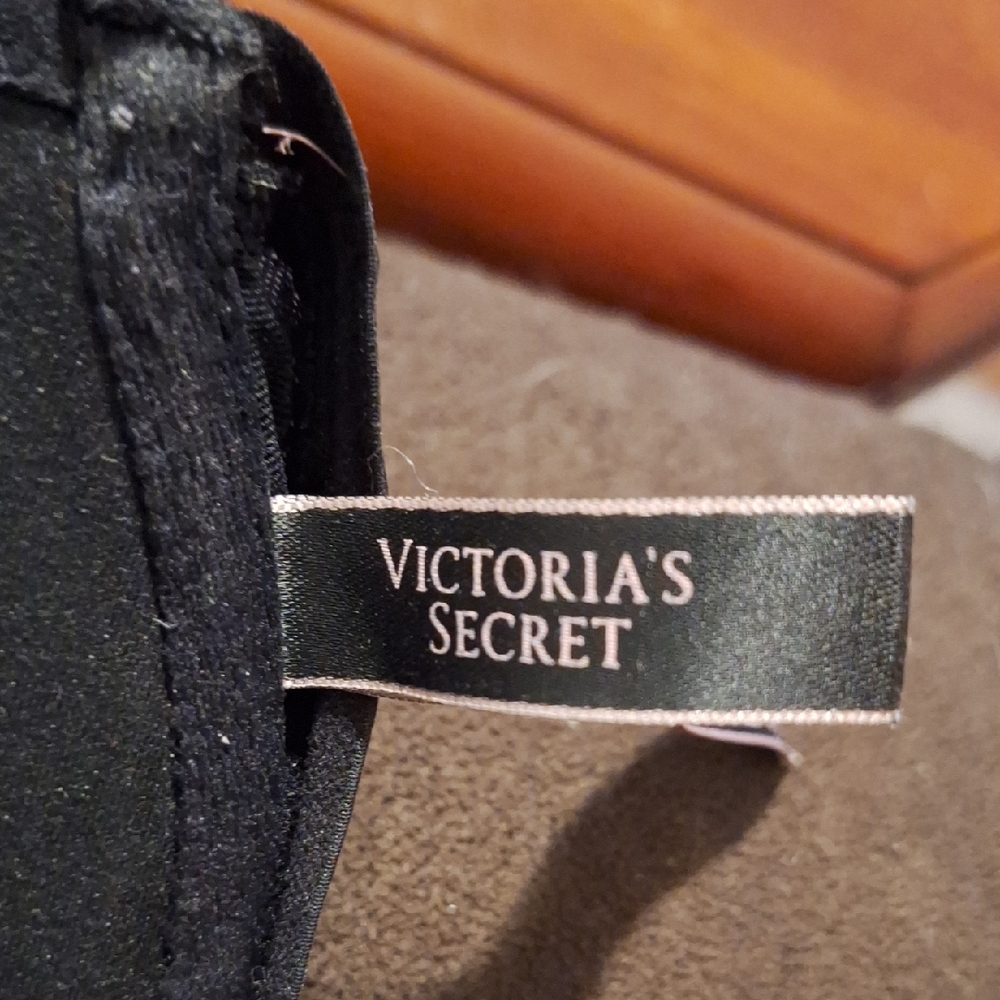 Victoria's Secret Black and Cream Lace Bra - Picture 3 of 3